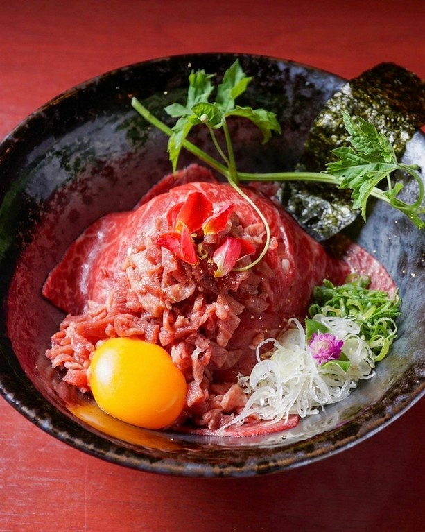 【人気!!】"えくぼ"の極み!! 牛まみれゆっけ丼セット