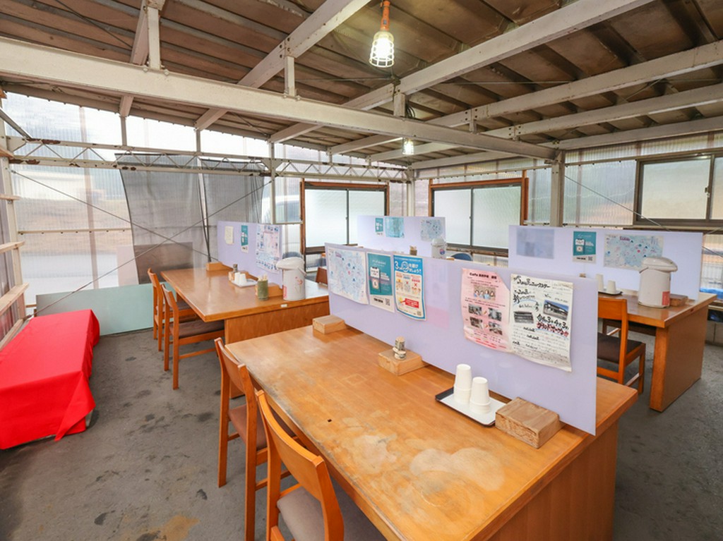 安心して食事を楽しめるテーブル席