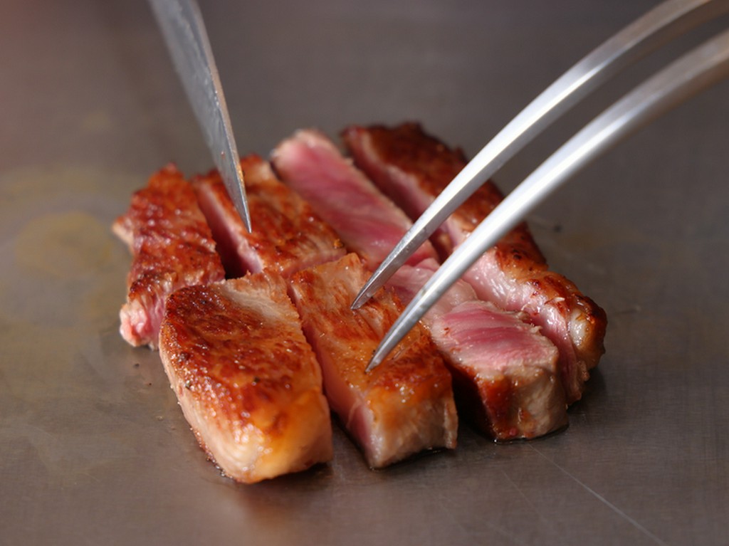 目の前で繰り広げられるパフォーマンスもごちそう！