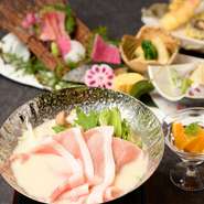 ランチタイム予約限定での特別御膳となります。

コース内容
小鉢
焼物八寸
お造り
天ぷら
岩手県産 岩中豚の豆乳鍋
ご飯
味噌汁
香の物
デザート