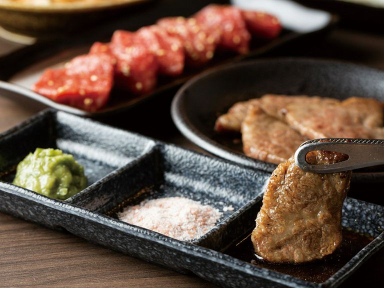 特製たれや特選塩でさらにお肉の魅力が引き立ちます。
