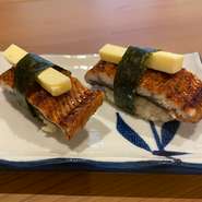ジューシーな鰻の上にバターが乗った贅沢なお寿司。
口の中でとろけるバターと鰻の旨味が最高の組み合わせです。
