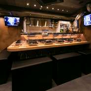 オシャレで洗練された雰囲気ながらもカジュアルに利用ができる【北新地焼肉さつま　六本木店】。料理人とカウンター越しに交わすフランクな会話も楽しく、とにかく居心地が良いと評判です。