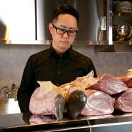 目指しているのは、毎日でも通える焼肉店。【北新地焼肉さつま】の魅力をたくさんの人に知ってもらいたいと、味や接客にこだわり、居心地のよい店づくりを常に追究しているそうです。