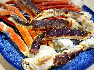 一番人気！『KingCrab(タラバガニ、アブラガニ、イバラガニ)と紅ズワイガニ、本ズワイガニ食べ放題コース』
