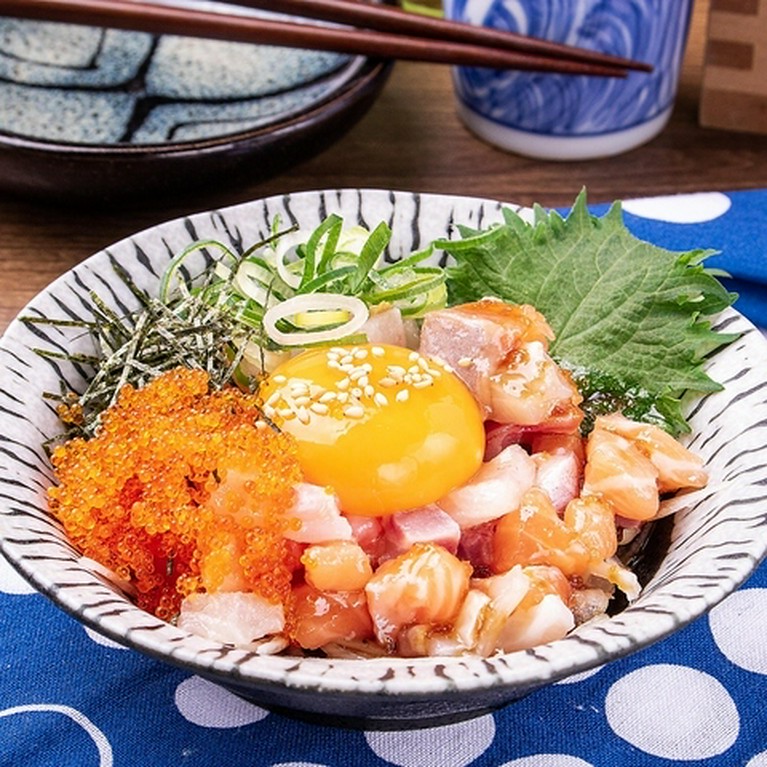 海鮮ユッケ