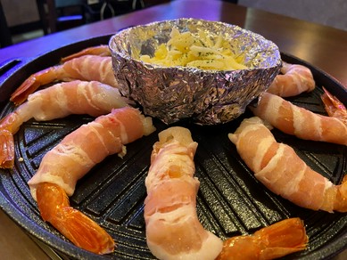 韓国料理の定番料理。豚バラ肉を使ったジューシーな焼肉『サムギョプサル』