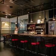 しっぽり飲むには最適なオシャレカウンター席