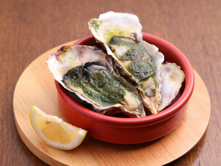 兵庫県産牡蠣をはじめ、厳選した魚介を使った豪華ディナー