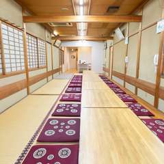 足を伸ばしてゆったりと過ごせる。温かみがある居心地いい空間