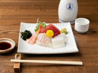 季節を味わえる旬魚を、贅沢に使用した一皿『造り盛り合わせ』