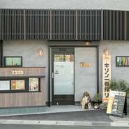 長岡京駅西口から徒歩1分と、駅チカでアクセス抜群。【居酒屋あさひ】は、会社帰りに気軽に立ち寄れる店です。ボックス席と座敷があり、グループの会合や各種宴会にもオススメです。
