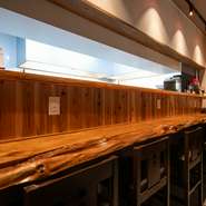 高知を代表するかつおのタタキを始め高知では珍しい”おこぜ”のお造りや唐揚げ、また料理長イチオシのフワフワして柔らかい”とうふしんじょう”など身体と心にもやさしい料理も楽しめます。