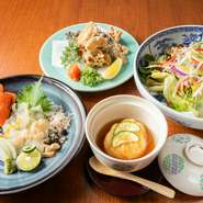 ・当日の集荷状況によって料理内容が変わることがあります。
・3日前までにご予約をお願いします。
・2名様よりご予約承ります。