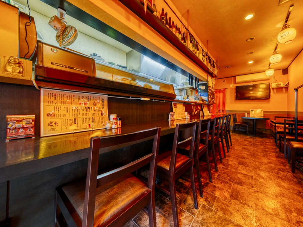 くつろげるカウンター席ありで、お一人様も大歓迎！