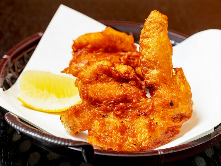 カリカリ食感とジューシな旨みをぜひ！『手羽先唐揚げ』