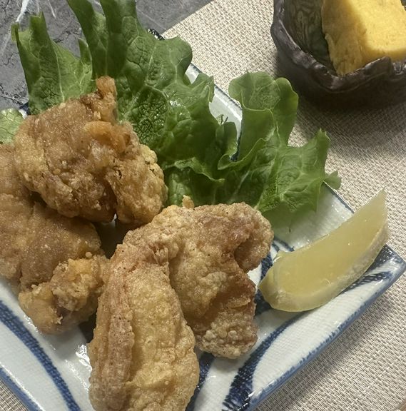 カリっと揚げた衣の中に、ジューシーな旨みが凝縮された『阿波尾鶏のせんざんき』