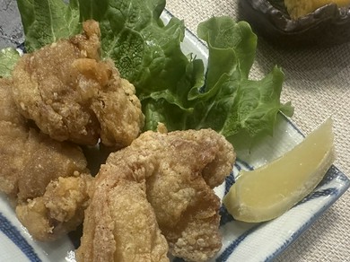 カリっと揚げた衣の中に、ジューシーな旨みが凝縮された『阿波尾鶏のせんざんき』