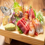 折り紙付きの新鮮な旬魚を満喫できる『妻鹿漁港直送！本日の御造り4種盛り』