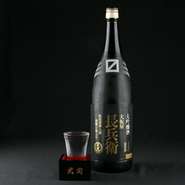 日本酒度　＋4
大関の創始者の名にちなんだ、自信の大吟醸酒。深い香りとコク、洗練された飽きのこない飲み口。そのまま冷やで味わっていただきたい淡麗辛口の逸品。