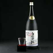 日本酒度　＋3
「純米吟醸　白鷺の城」は、酒造好適米山田錦を高精米し、低温発酵でじっくりと醸されたお酒です。淡麗でコクがあり、香気にふくらみがある深い味わいが爽やかなハーモニーを織りなします。