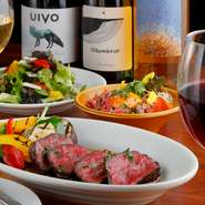 炭焼きイタリアン＆ワインを心落ち着く空間で味わえる【冨田書店】、2人から楽しめる季節のコースも用意されており、日常使いのデートから記念日まで活躍してくれます。