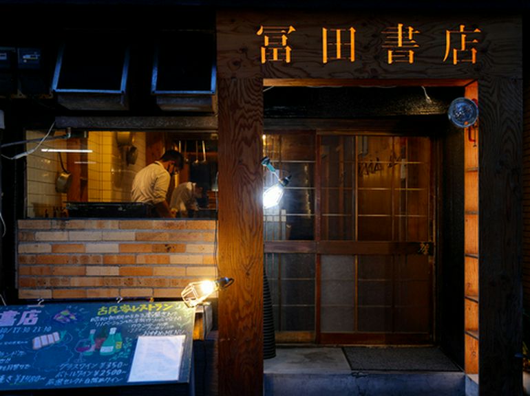 書店をリノベーションした古民家レストラン
