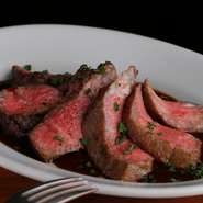 紀州備長炭で焼いた炭火焼きステーキ。
尾崎牛、近江牛、佐賀牛、等を月替わりに。