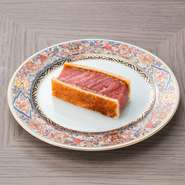 A5和牛ヒレ肉を使ったプレミアムなカツサンド
ソースに海鮮醤という甘味噌を用いて中華風にアレンジ
