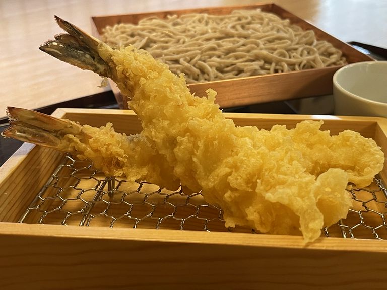 志づやの代名詞　天然　車海老天　せいろ・そば