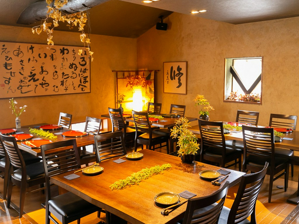 里山を感じさせる憩いの間。プライベートな場面にも活躍