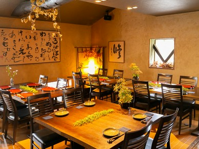 里山を感じさせる憩いの間。プライベートな場面にも活躍