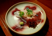 日々、里山まで店主が自ら足を運び“今一番美味しい野菜”を収穫し、その個性を最大限生かす為旬の食材と掛け合わせる。それが「ようしん流」です。