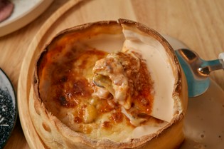 4種のチーズで味わい深めたシカゴピザ『濃厚クアトロシカゴ』