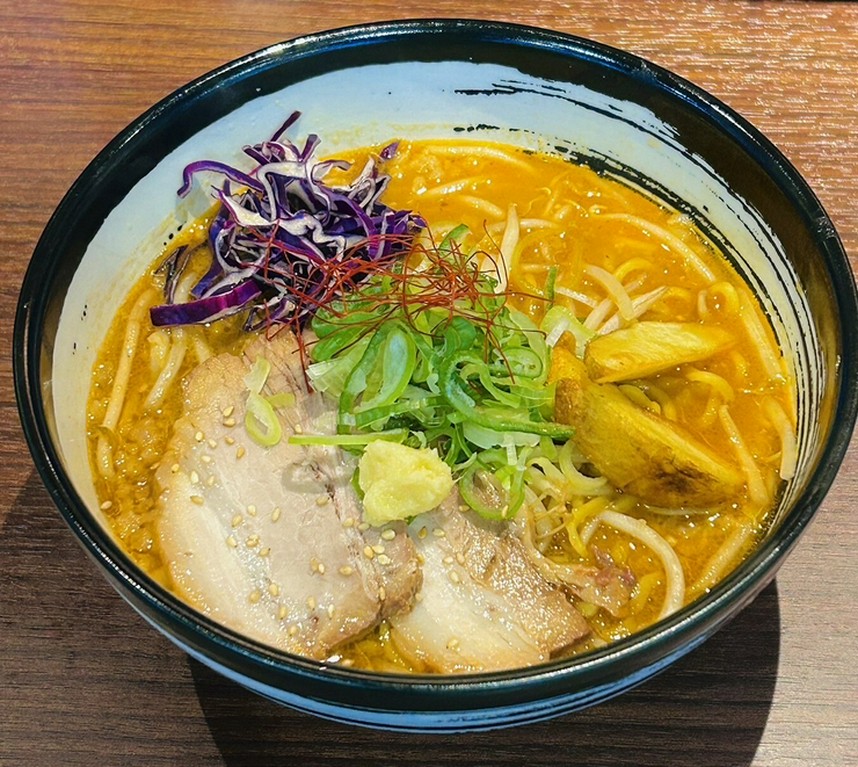 赤味噌×ニンニクでパンチのある味わい『椿　RED』赤味噌らーめん