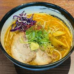 赤味噌×ニンニクでパンチのある味わい『椿　RED』赤味噌らーめん