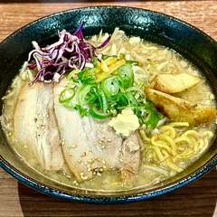 塩麹と白味噌でマイルドに仕立てた『椿　WHITE』白味噌らーめん