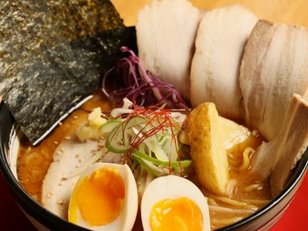 自家製チャーシューたっぷり『味噌チャーシュー特製味玉のせ　RED or WHITE』