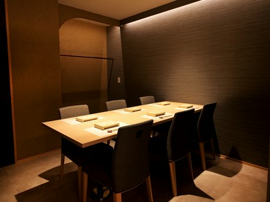 名古屋駅近くの隠れ家のような、落ち着いた風情の個室を完備