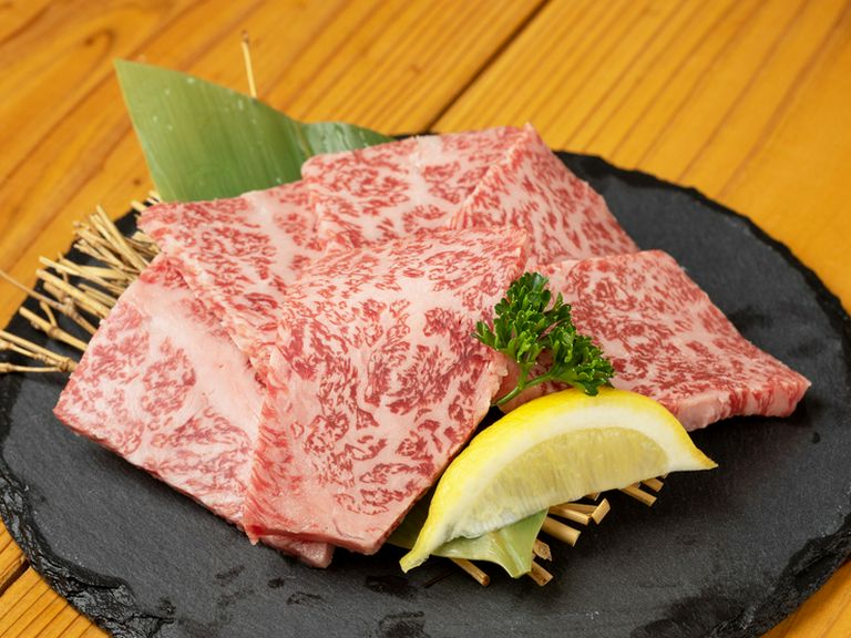 良質なブランド牛として定評のある佐賀牛を、お酒と共に