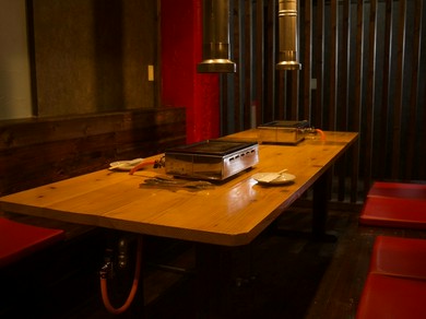 モダンなインテリアで統一された店内