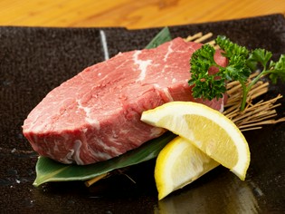 地元が誇る佐賀牛を始め、最高級の黒毛和牛を厳選して提供