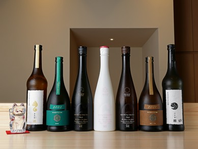 人気の「新政」をはじめ、常時100銘柄以上の地酒が揃う