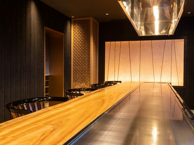 贅沢な食材を使ったフルコースと酒で、印象に残るおもてなし