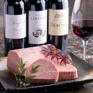 ワインの種類もさることながら、日本酒も多くの種類を揃えているのが魅力です。オーナー自らが東北地方に足を運び、目と舌で厳選したんだとか。料理と共に、おすすめのペアリングを聞くこともできます。