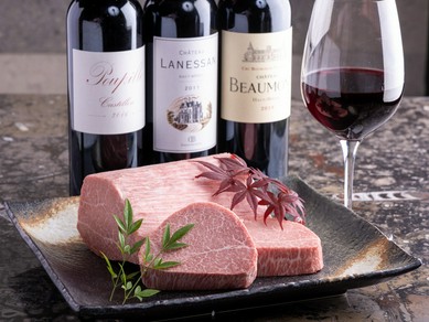 珍しい銘柄に出合えるかも。厳選された日本酒と料理を楽しんで