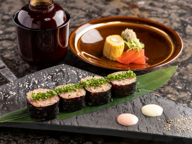 和食のノウハウが活かされた、シメにふさわしい逸品『ガーリック細巻き』