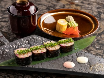 和食のノウハウが活かされた、シメにふさわしい逸品『ガーリック細巻き』