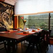 6人掛けのテーブルをご用意しております