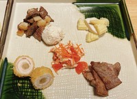 大切なご家族の料理を作ります野菜は無農薬野菜、肉類も新鮮なお肉を使い、ワンちゃんに合わせた素朴な味で提供します例 鶏団子:ささみと野菜の和え物:豚野菜巻き:和牛のソテー:蒸し魚※馬肉もご用意できます